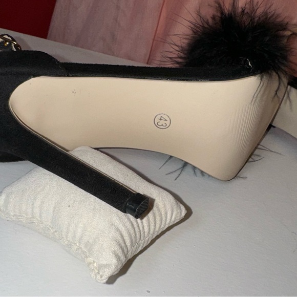 NWOT MMJULY Black Faux Suede Open Toe Feathered Heels NWOT Sz.10M SEXY - Picture 11 of 13